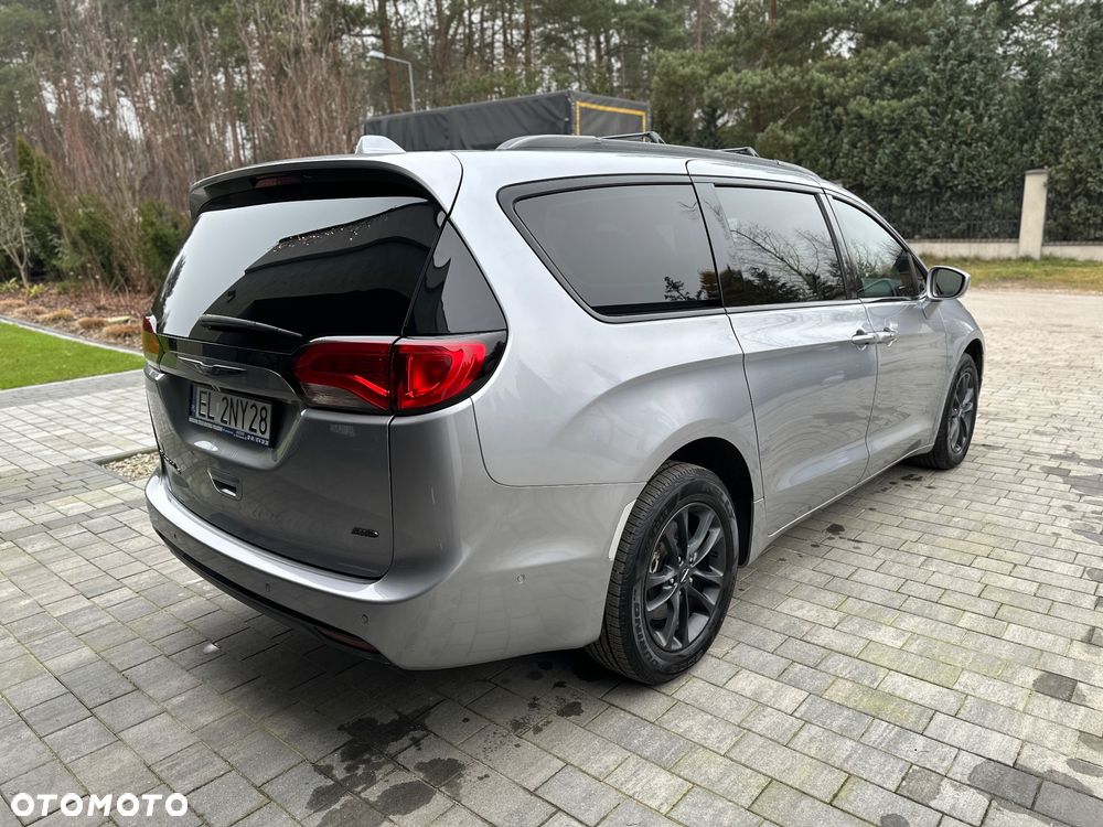 Chrysler Pacifica - 4