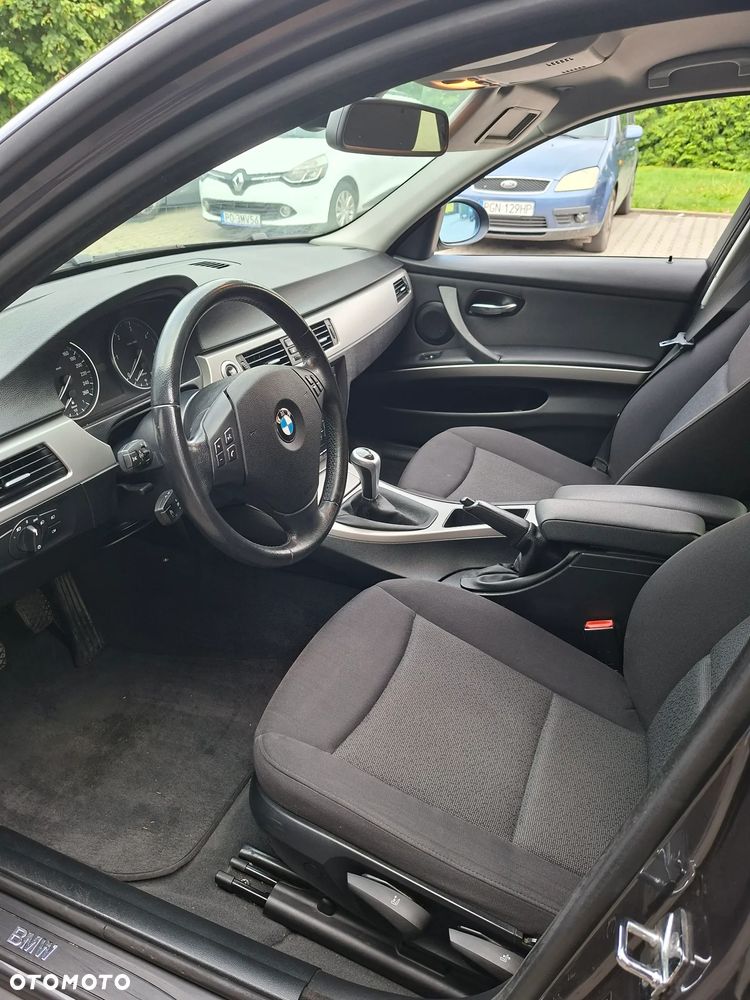 BMW Seria 3 318d DPF - 12