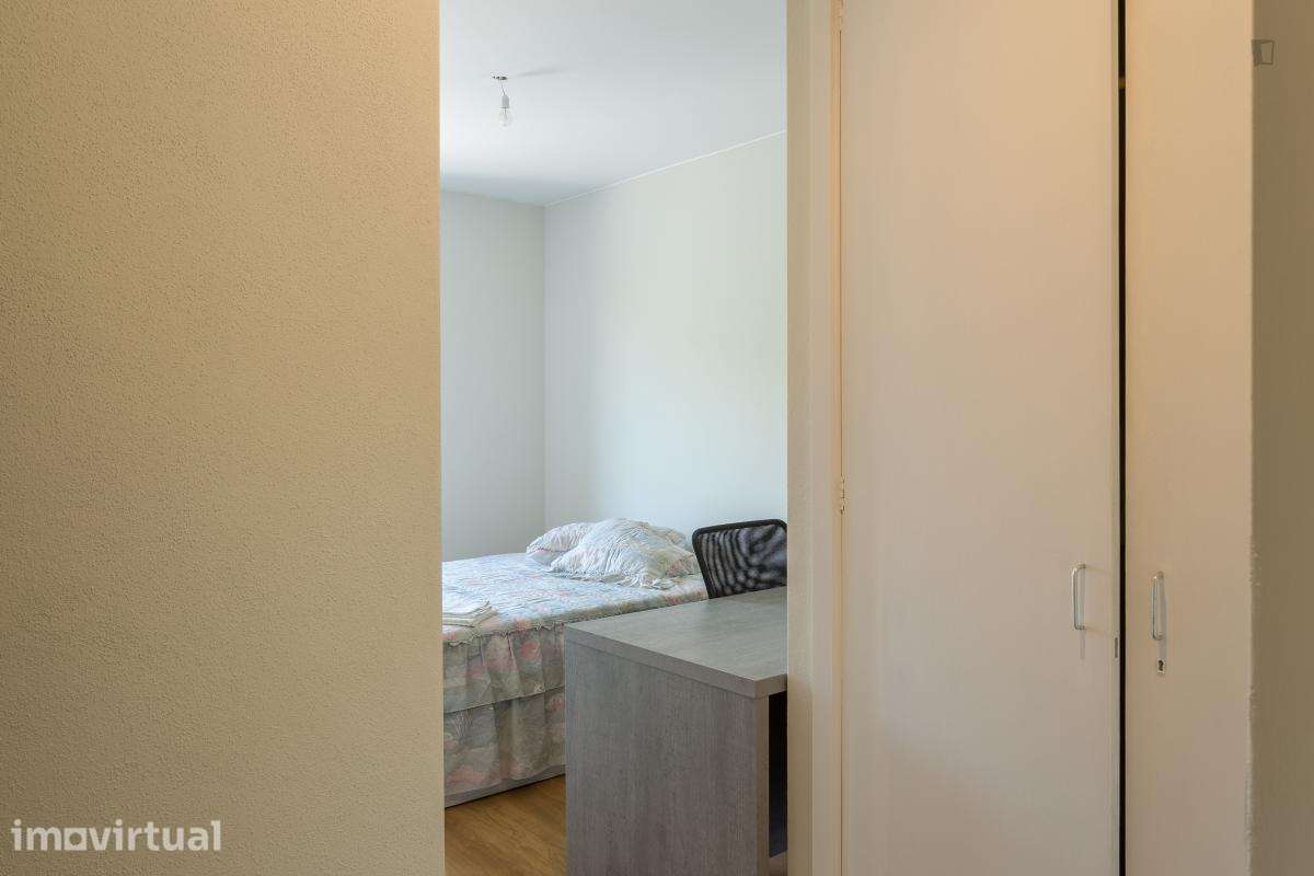 Quarto - localizado em Paranhos Porto - Grande imagem: 4/18