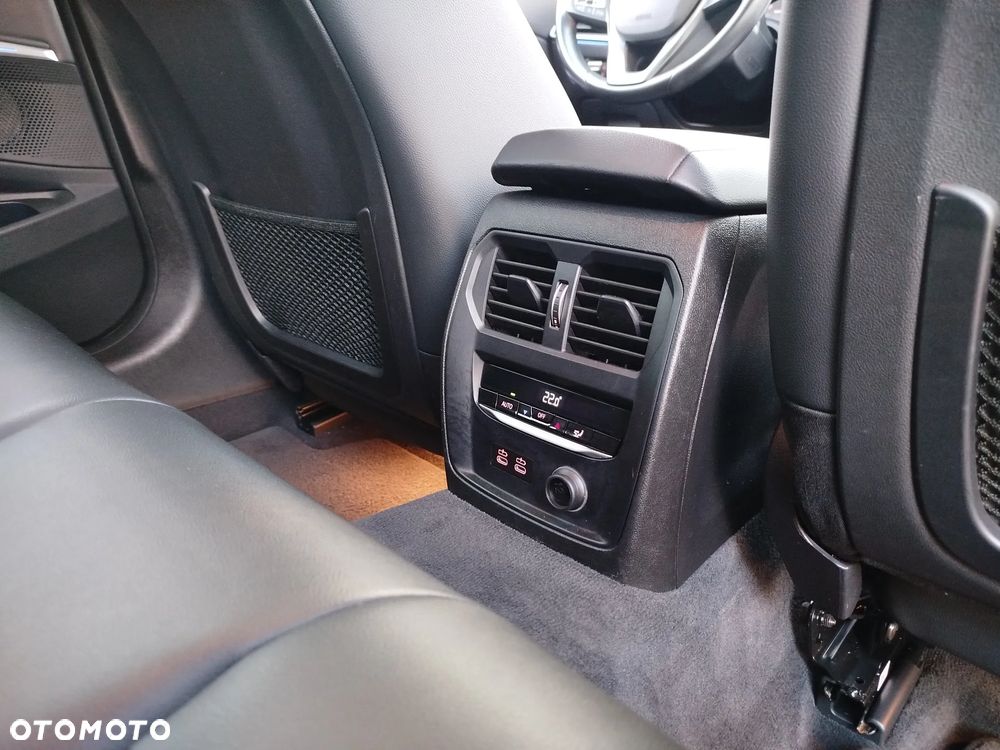 BMW Seria 3 318d Sport Line - 13