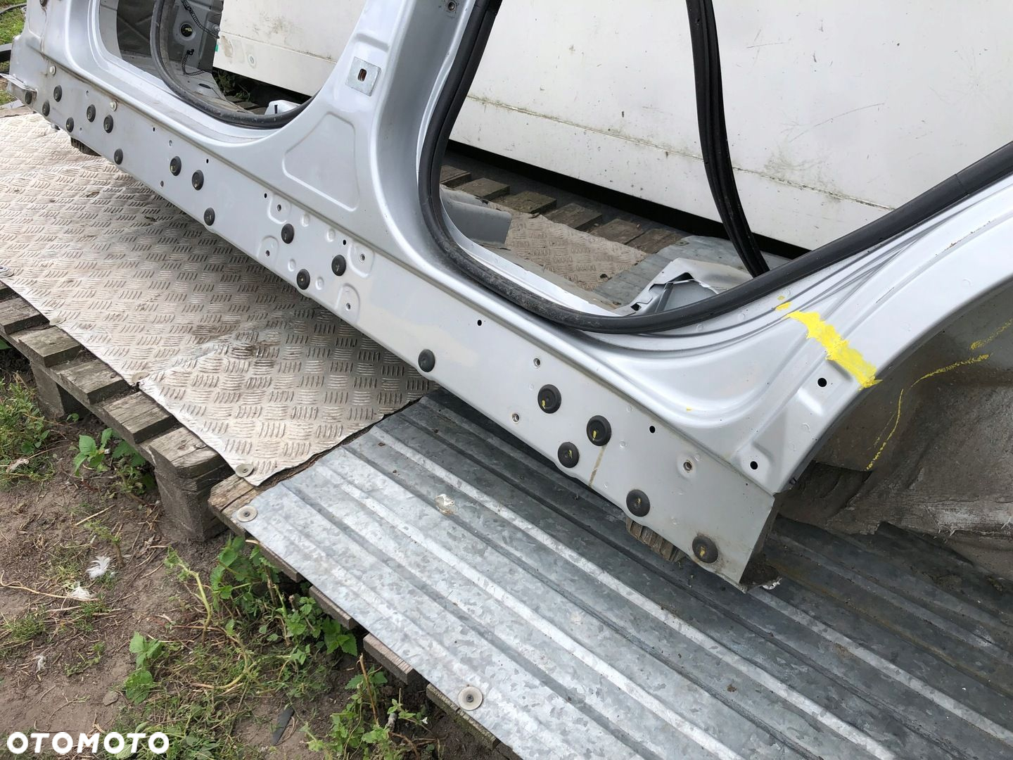E70 X5 prog slupek lewy 354/7 TITANSILBER ladny - 2