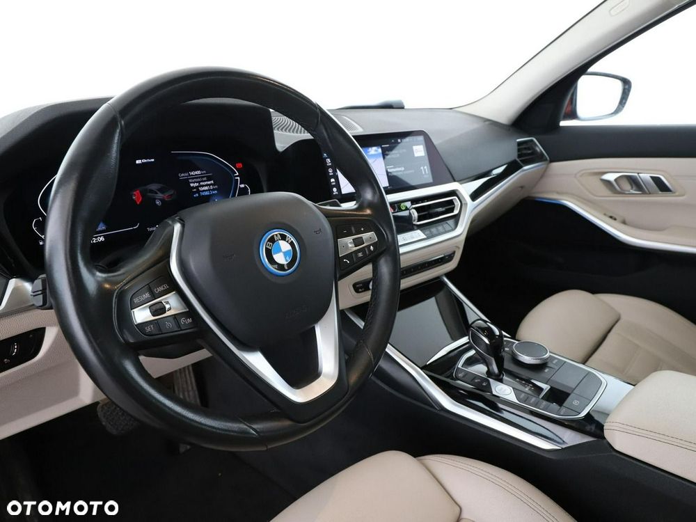 BMW Seria 3 320e PHEV M Sport - 16