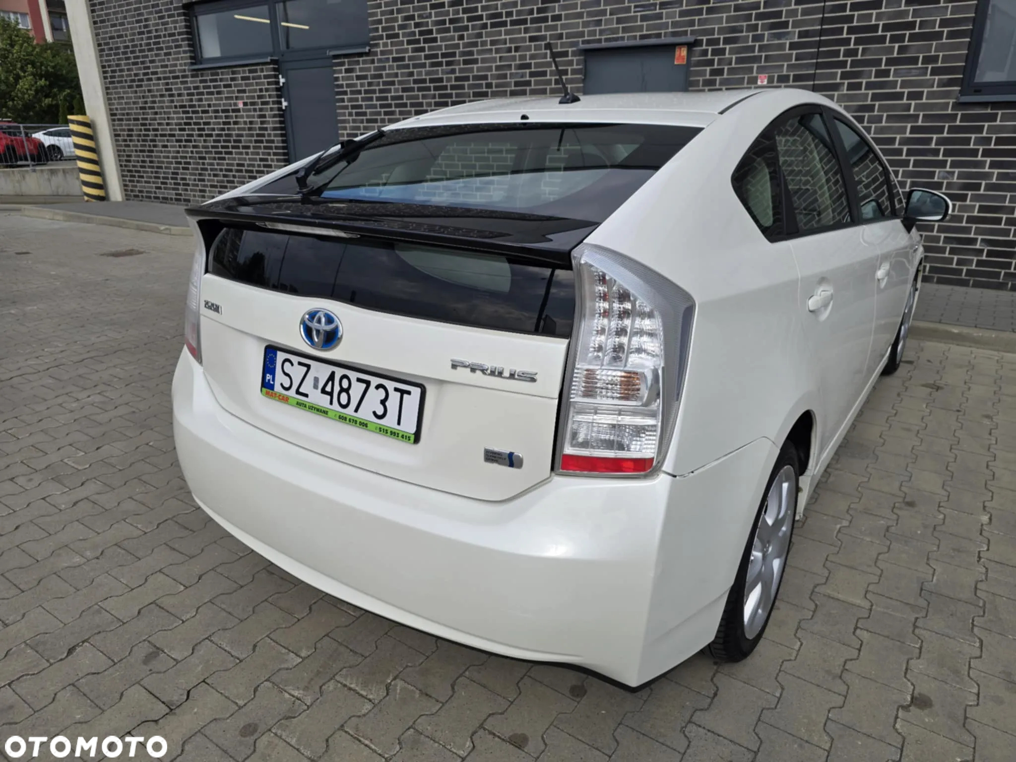 Toyota Prius (Hybrid) Executive - 15