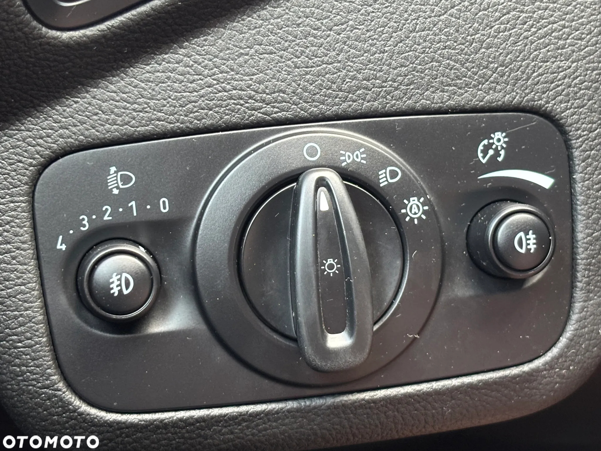 Ford Kuga 1.5 EcoBoost 2x4 Titanium - 24