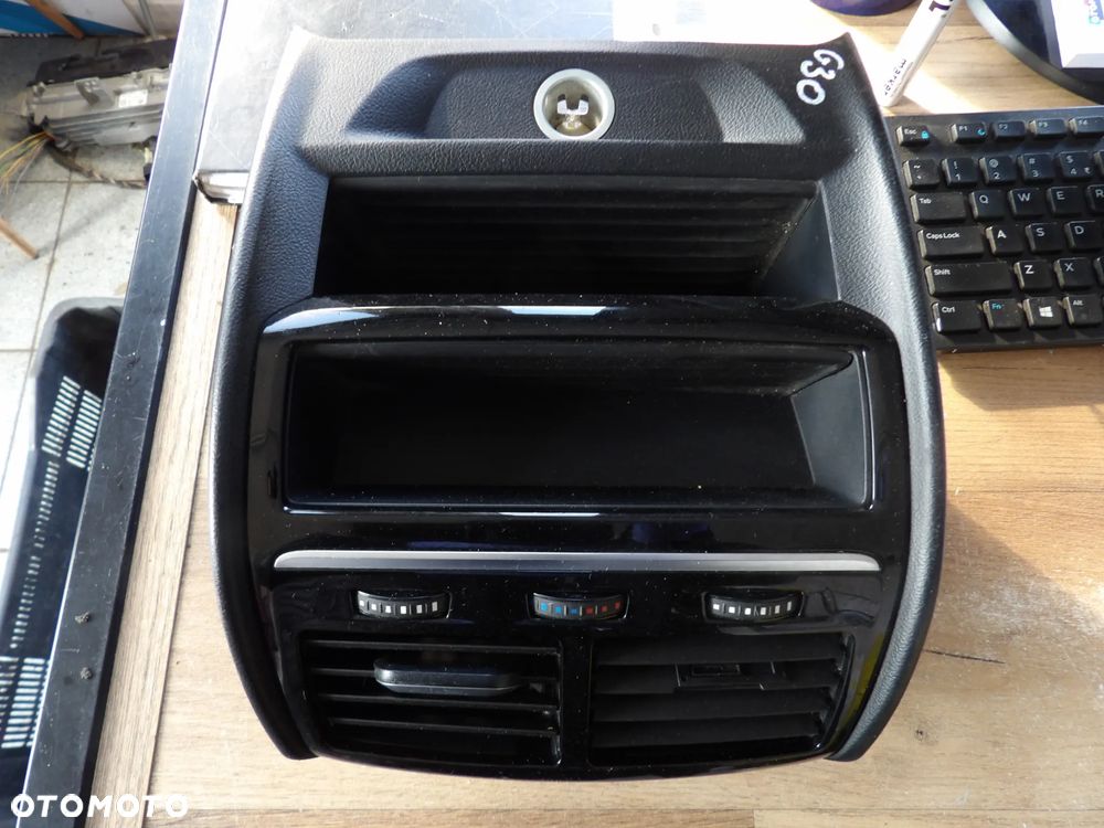BMW - G30 - OSŁONA TUNELU ŚRODKOWEGO - KRATKA NAWIEWU - 9330681  9357865 - 1