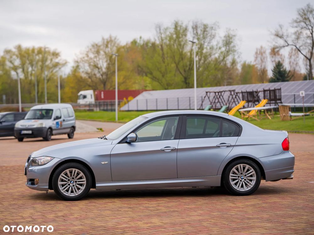 BMW Seria 3 318i Edition Exclusive - 12