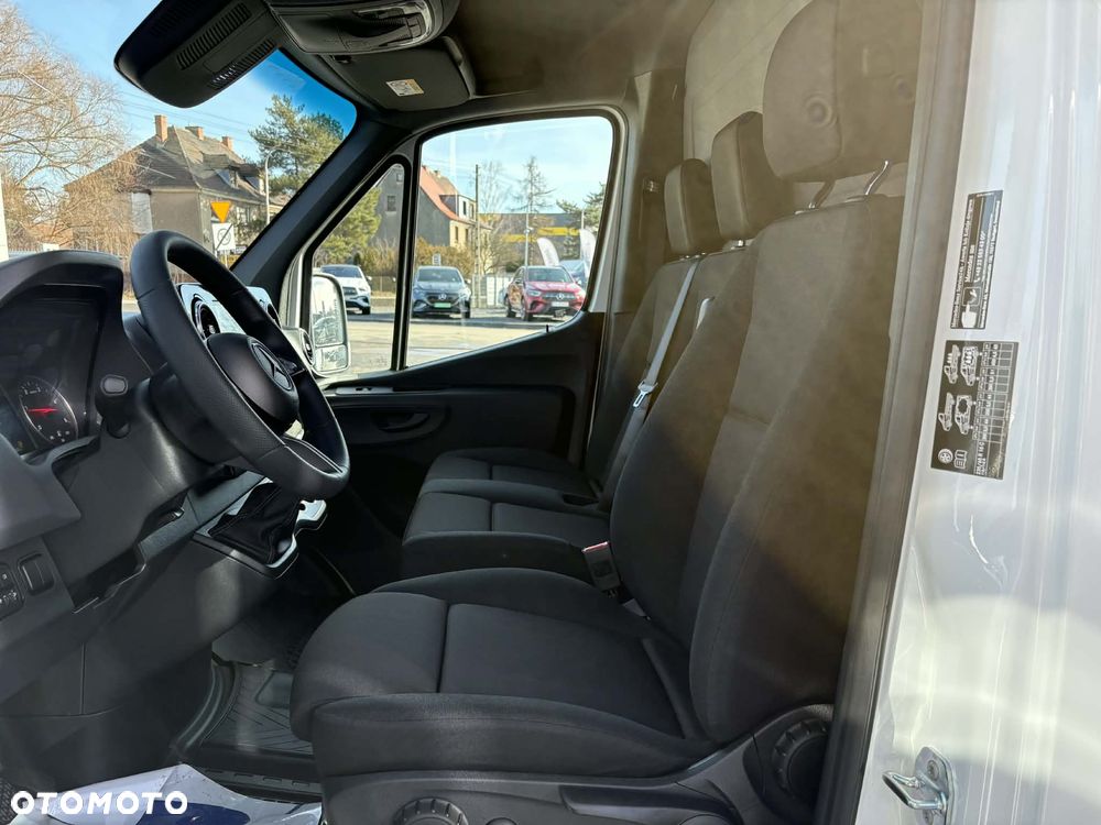 Mercedes-Benz Sprinter - 12