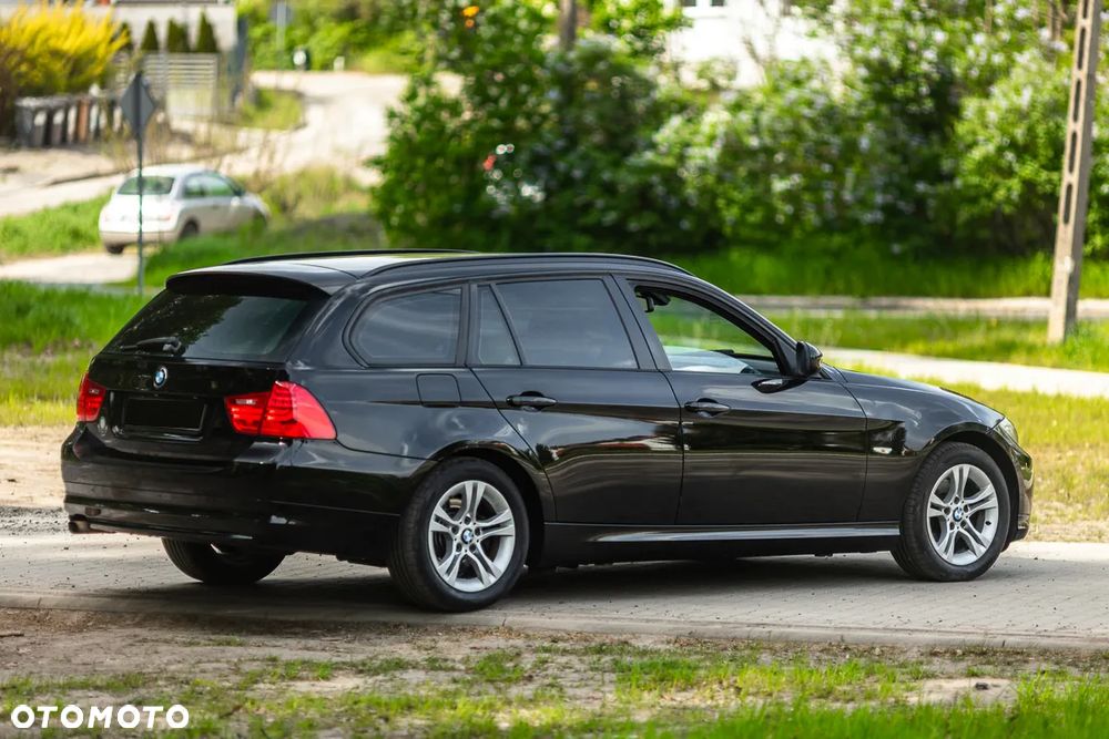 BMW Seria 3 318d DPF Edition Sport - 14