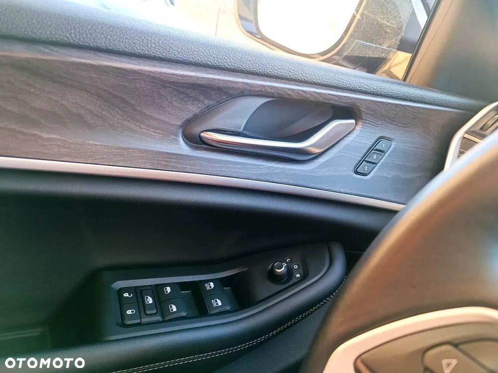 Jeep Grand Cherokee - 24