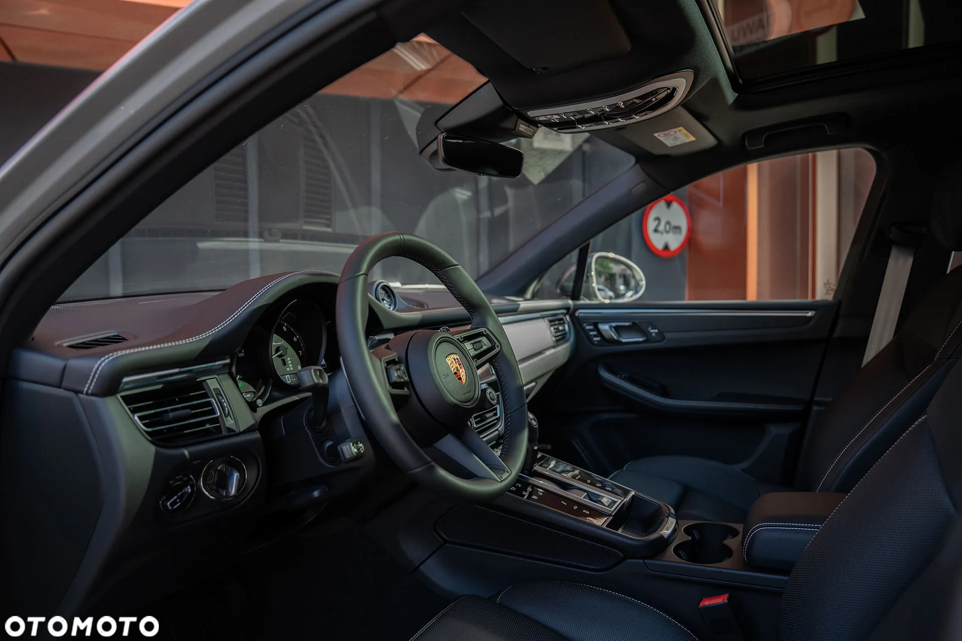 Porsche Macan T - 15
