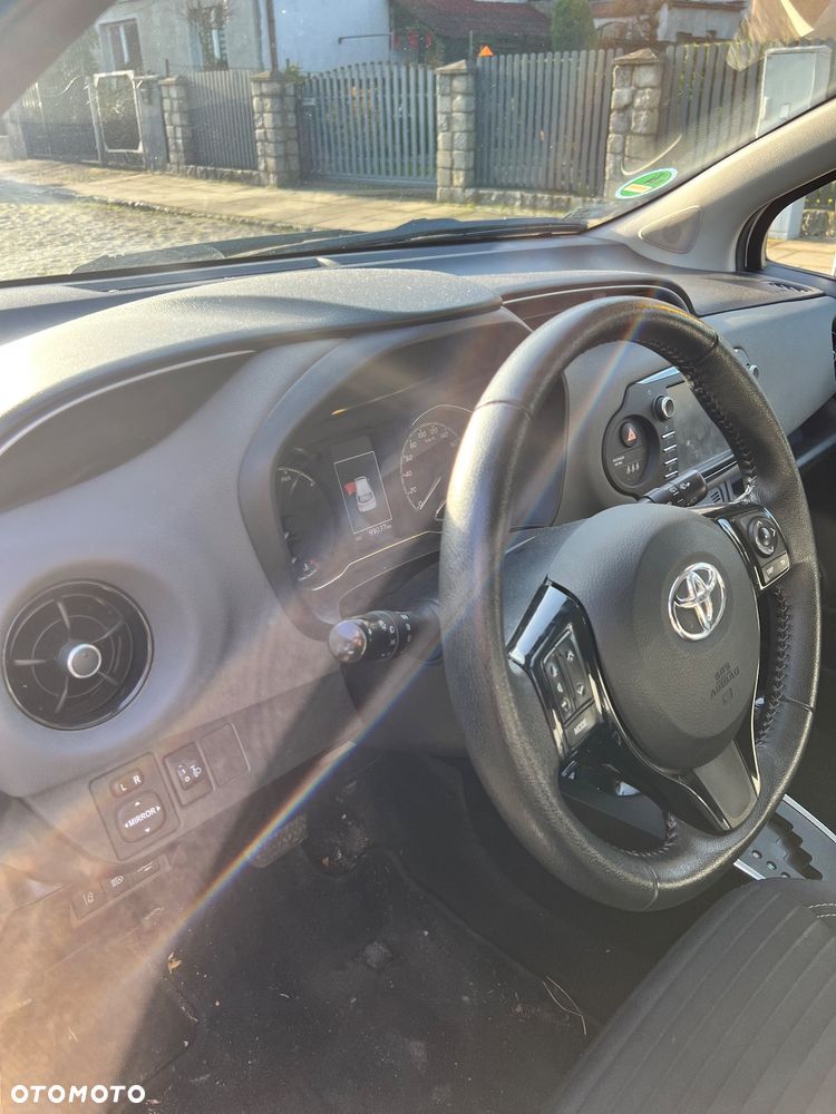 Toyota Yaris Hybrid 100 Active EU6 - 7