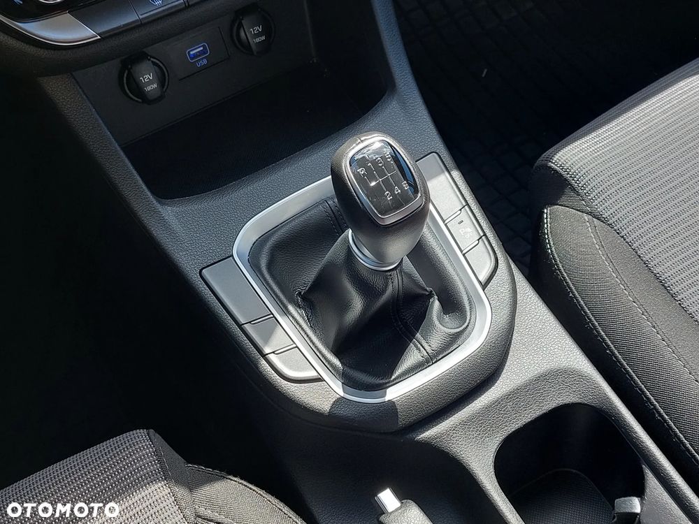 Hyundai i30 1.5 DPI Classic + - 9