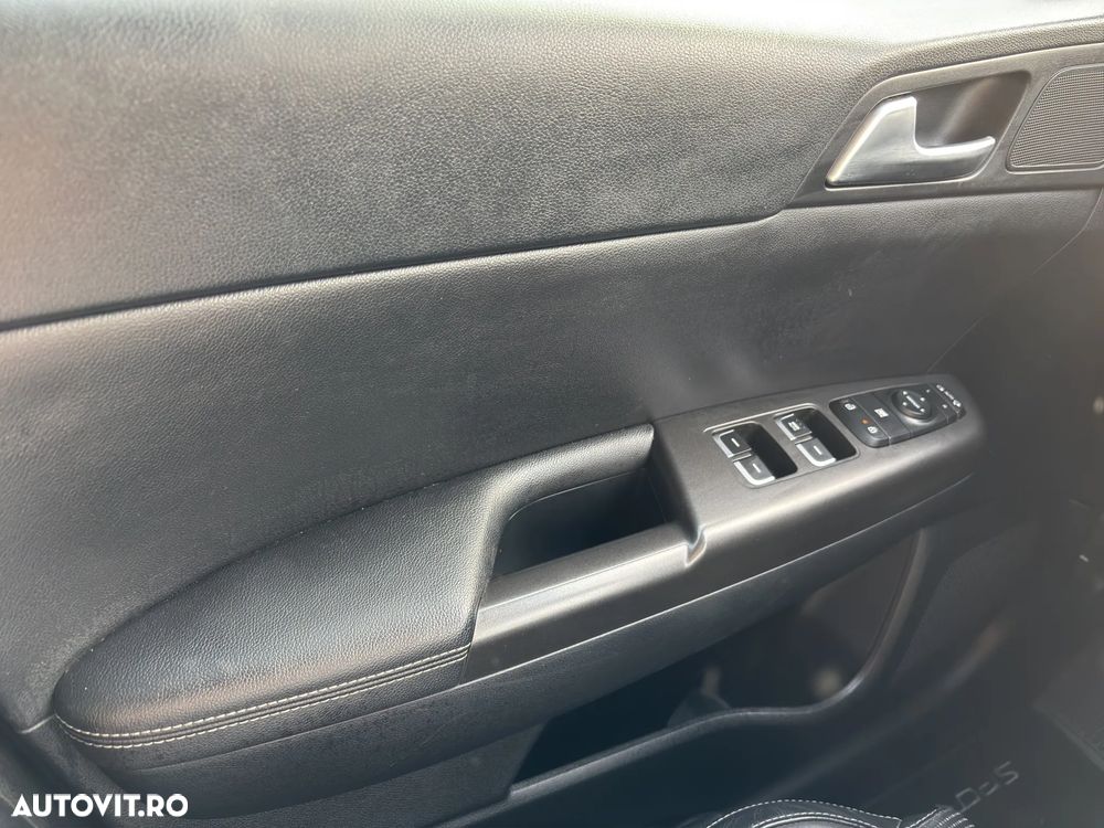 Kia Sportage 2.0 CRDI 4WD Automatik Spirit - 16