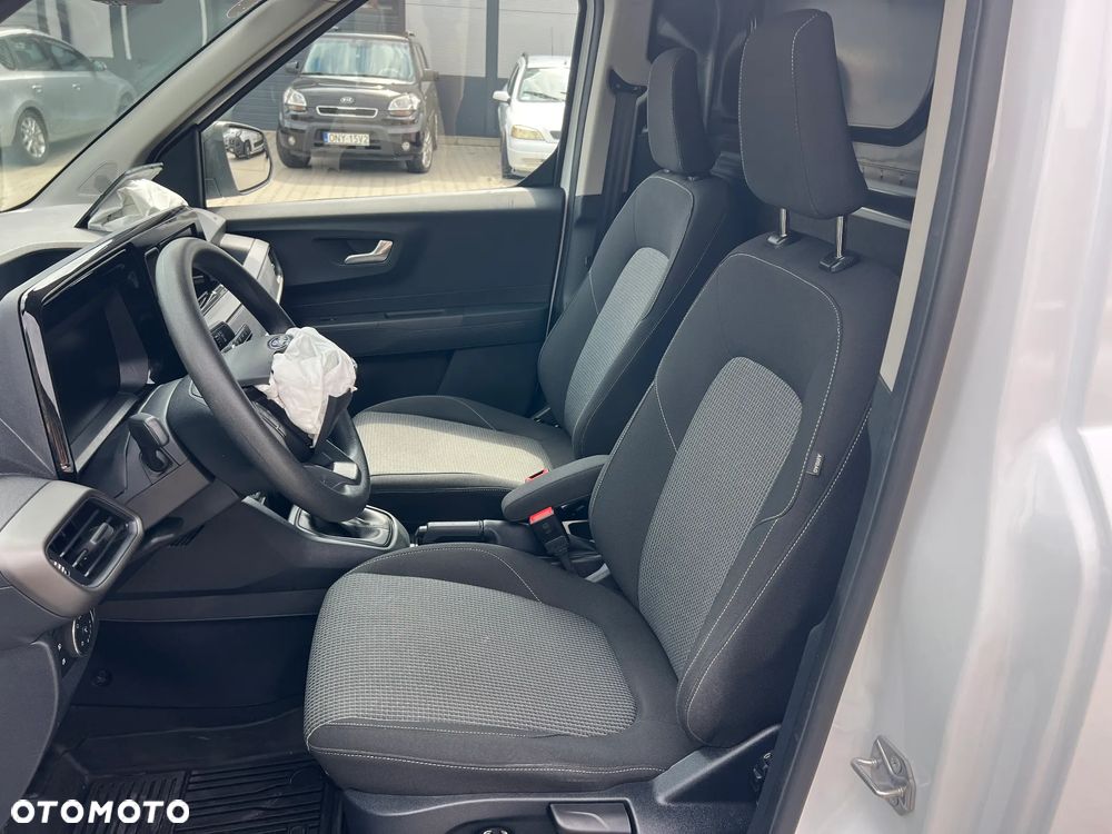 Ford Transit Courier - 10