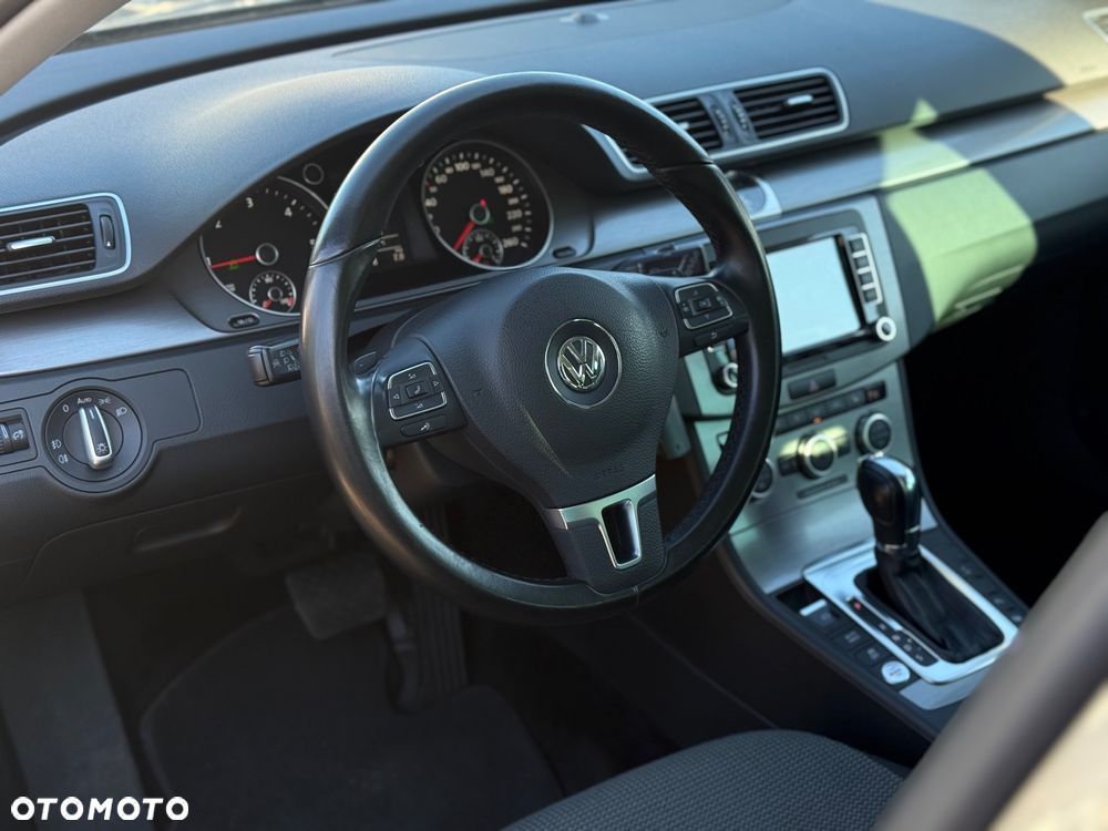 Volkswagen Passat - 16