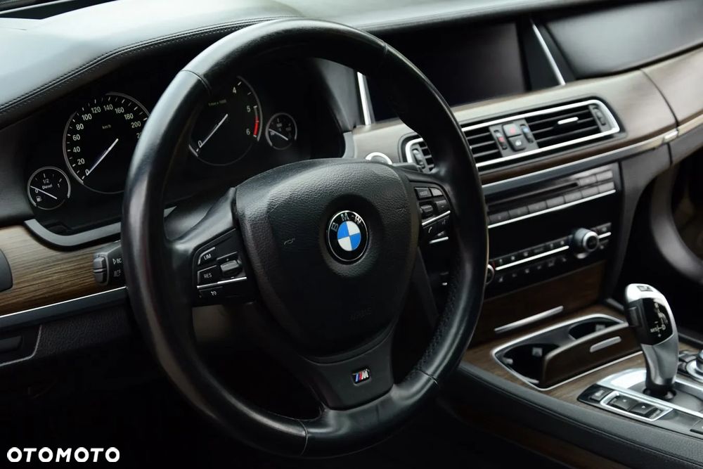 BMW Seria 7 750Ld xDrive - 23