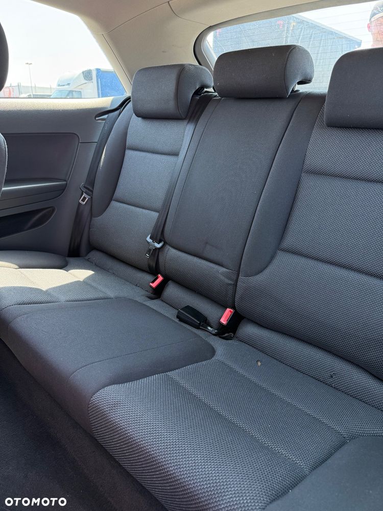 Audi A3 3-drzwiowe 1.6 TDI DPF Ambiente - 8