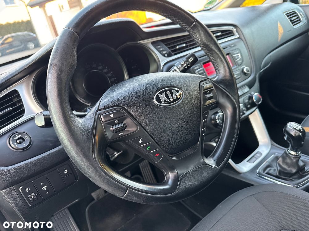 Kia Ceed - 35