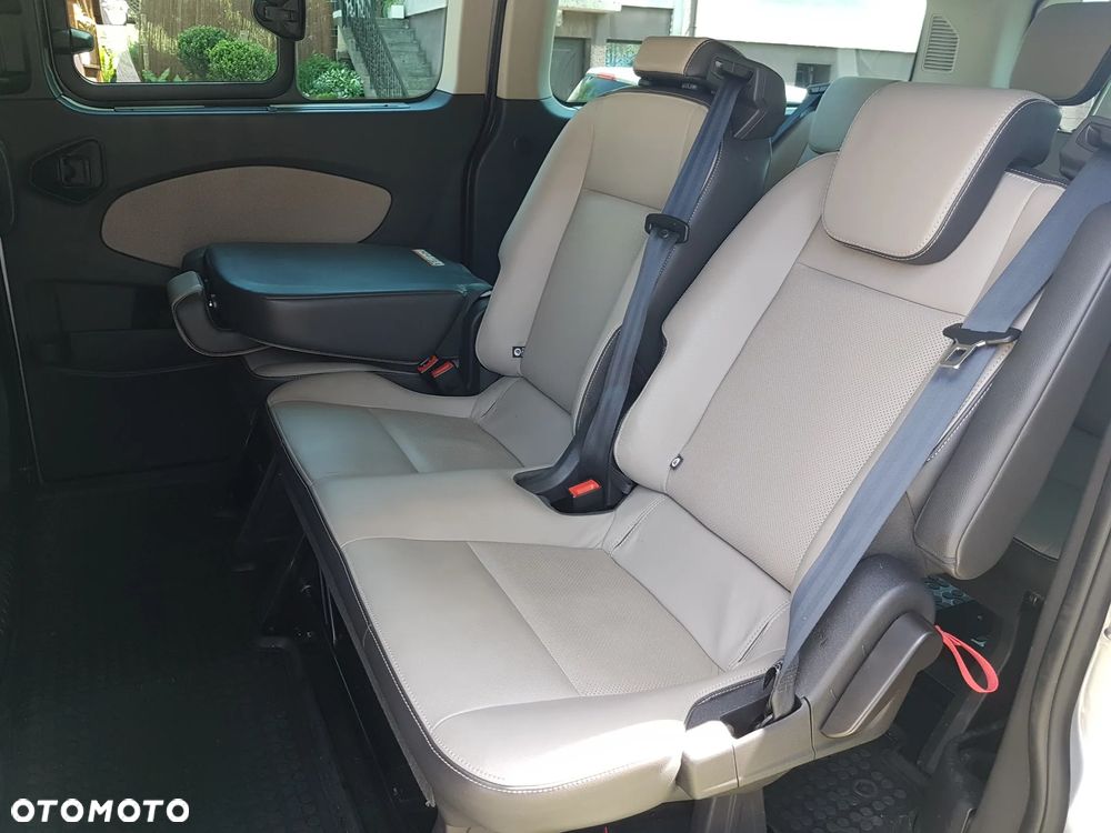 Ford Tourneo Custom - 18