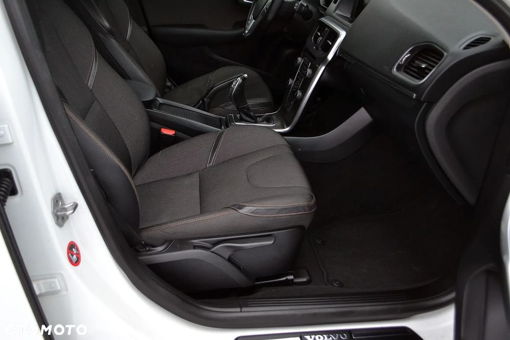 Volvo V40 Cross Country D2 Momentum - 10