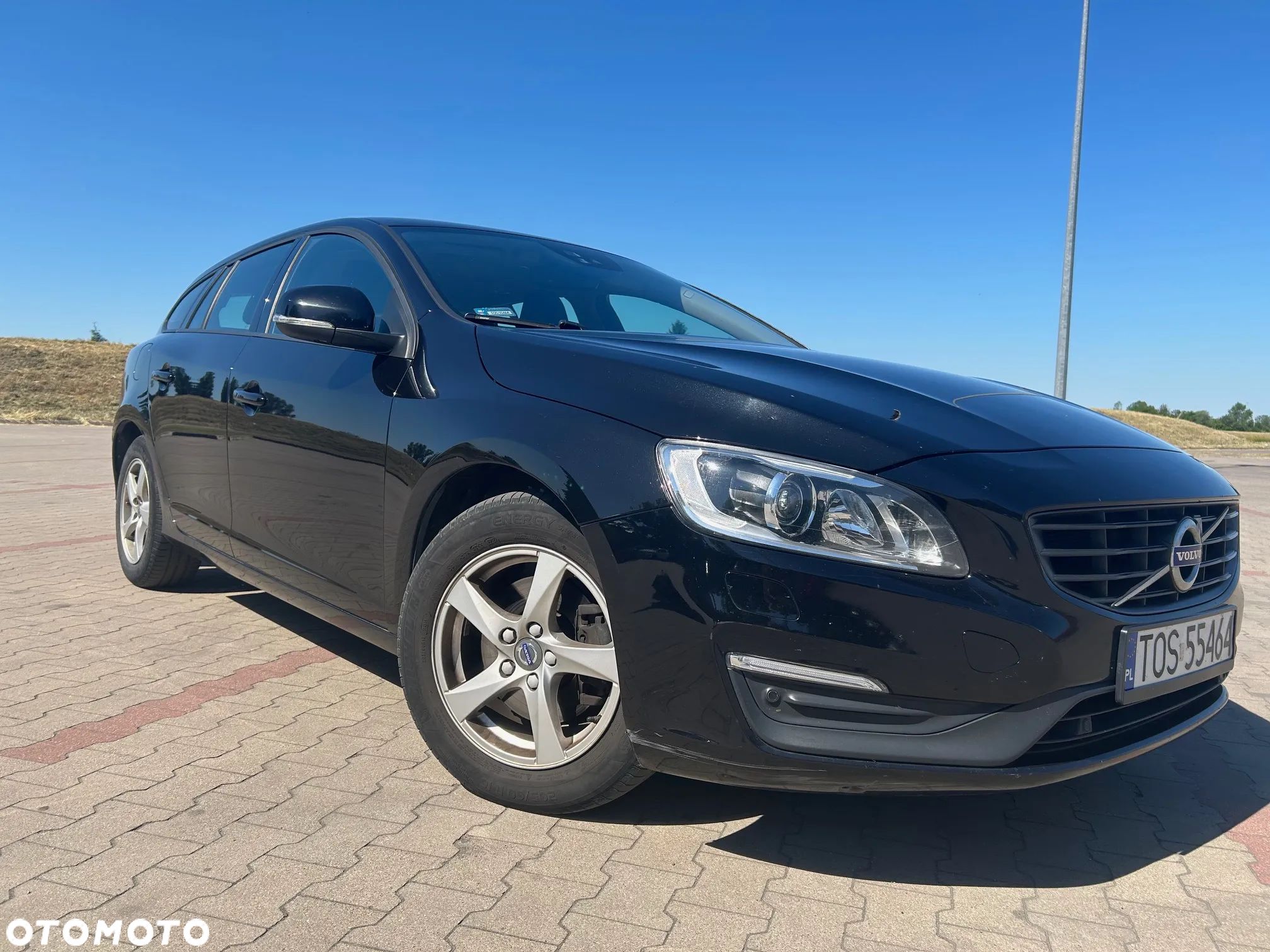Volvo V60 D4 Drive-E Momentum - 1