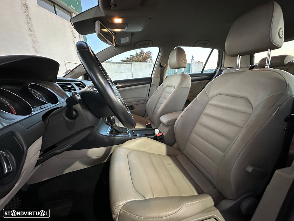 VW Golf 1.6 TDi Highline DSG - 34