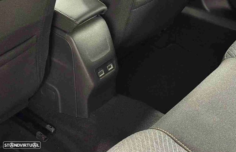 Peugeot e-2008 54 kWh SE Style - 9