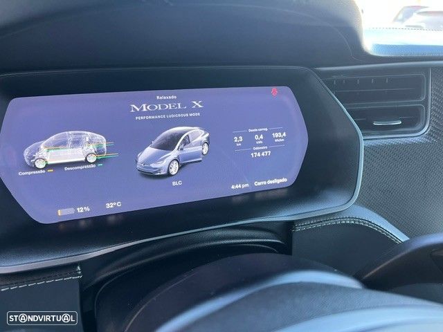 Tesla Model X - 9