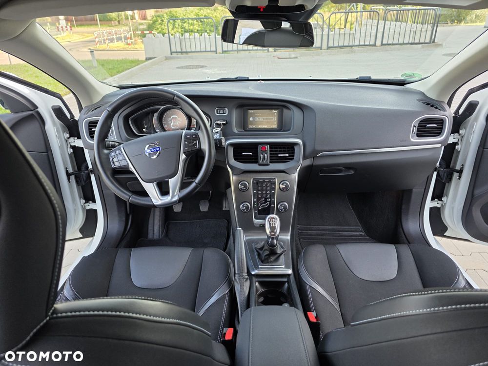Volvo V40 D2 - 24