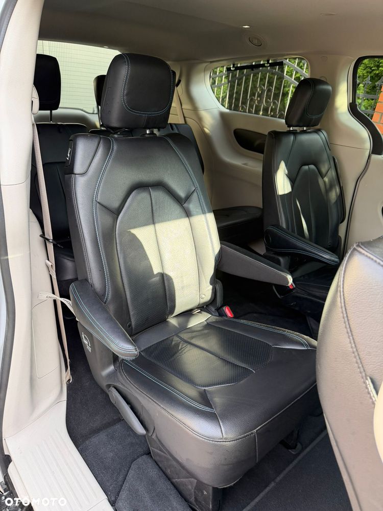 Chrysler Pacifica - 32