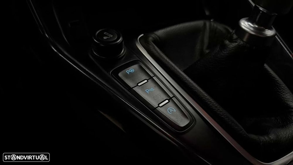 Ford Focus 1.0 EcoBoost Titanium - 27