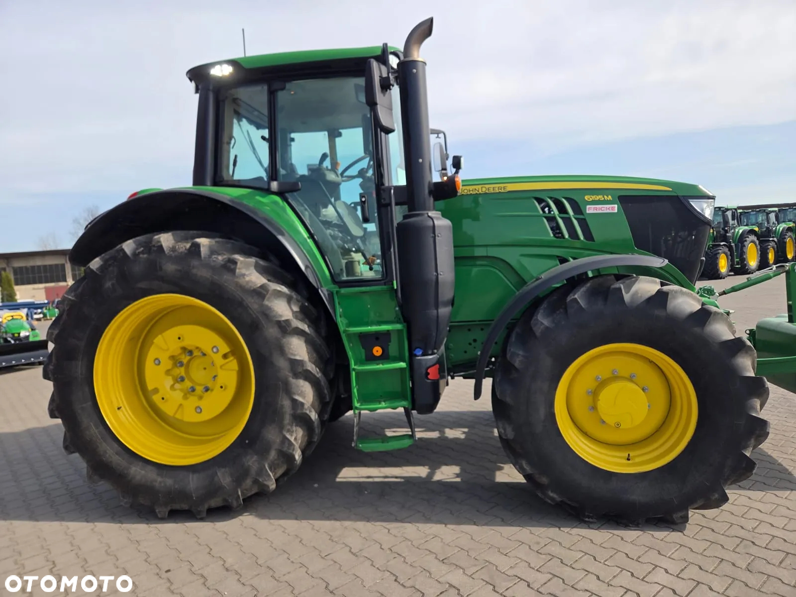 John Deere 6195M - 6