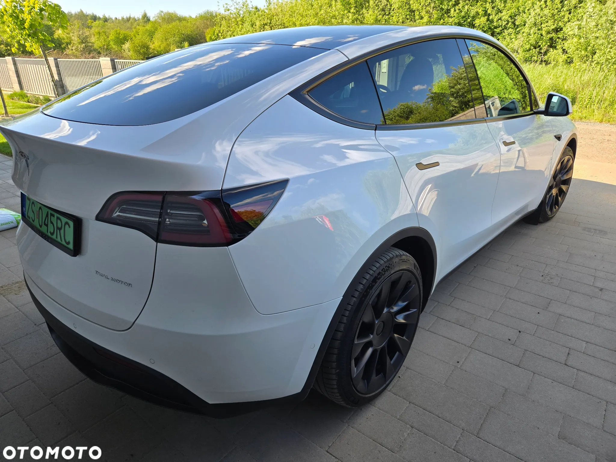 Tesla Y Long Range AWD - 2