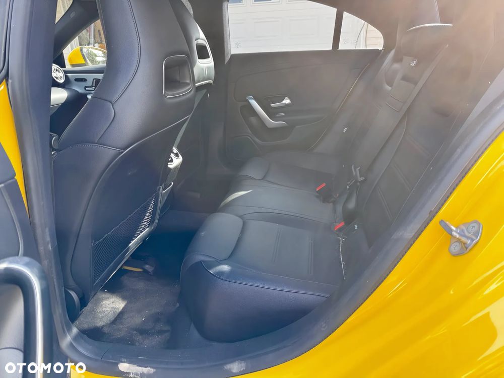 Mercedes-Benz CLA 250 4-Matic AMG Line - 11