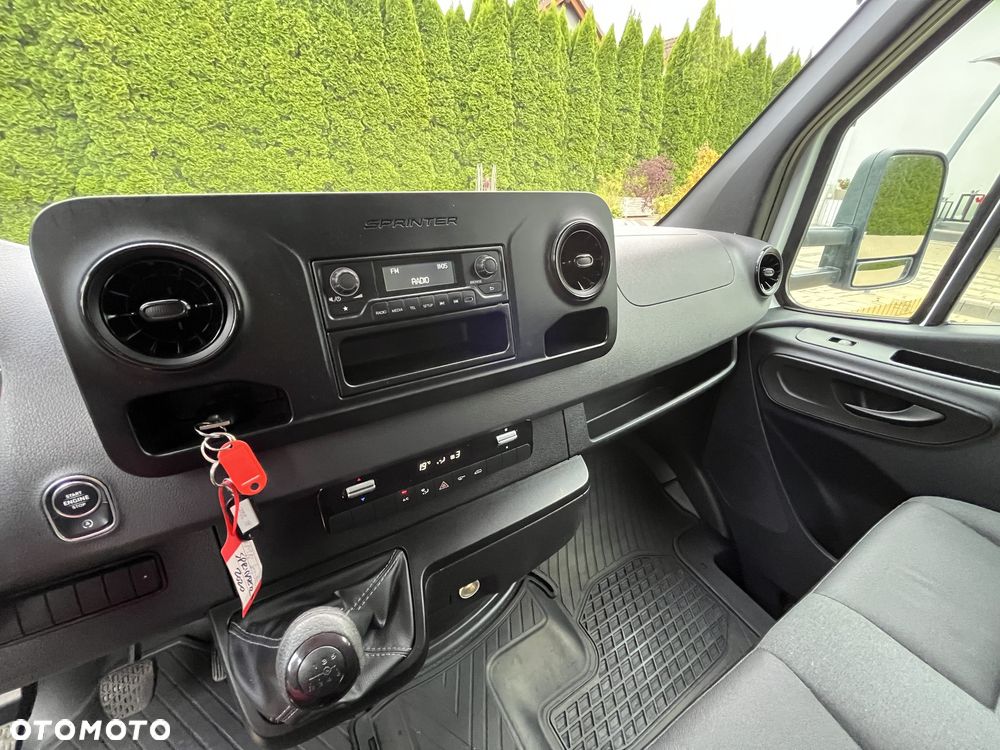 Mercedes-Benz Sprinter - 14