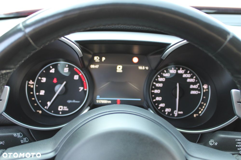 Alfa Romeo Giulia 2.0 Turbo 16V AT8-Q4 Veloce Ti - 34