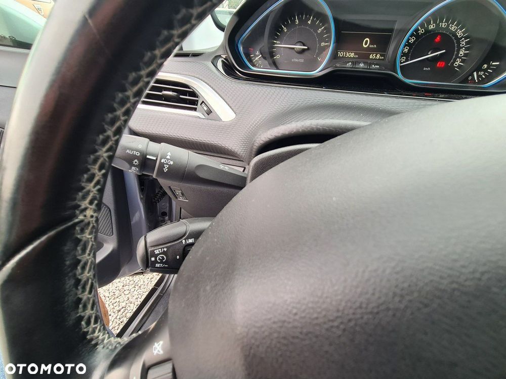 Peugeot 2008 1.2 Pure Tech GPF Allure S&S - 20