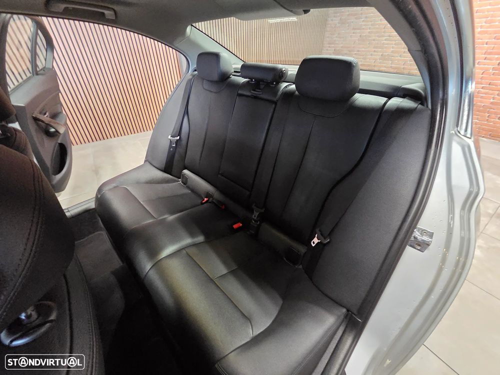 BMW 320 d Aut. Luxury Line - 6