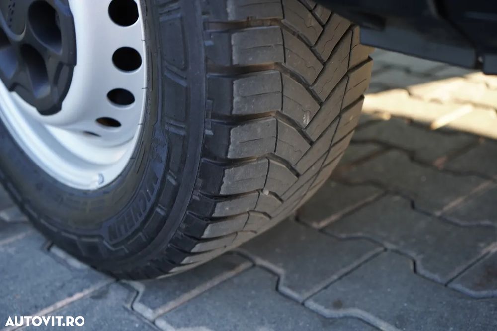 Iveco DAILY 35-140 / CU OPȚIUNI / 7 LOCURI / TABLĂ / DUBIȚĂ / IMPORTAT - 17