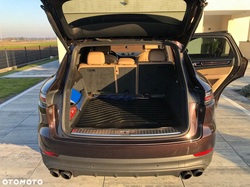 Porsche Cayenne Standard - 12