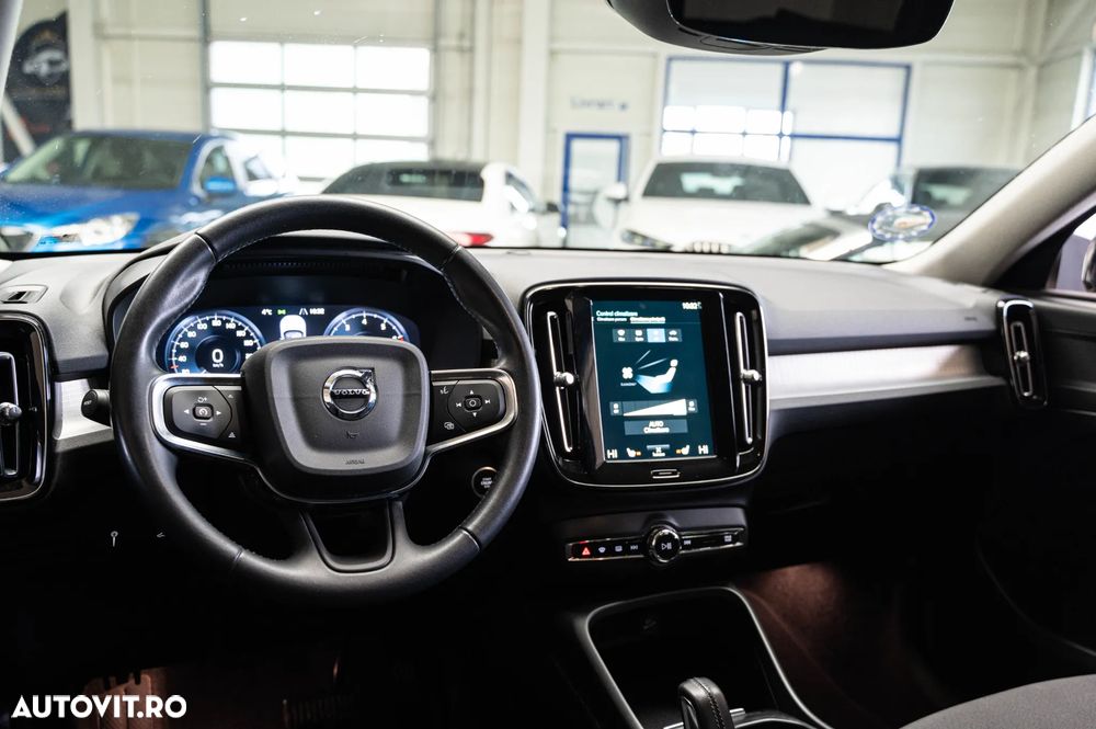 Volvo XC 40 T3 Geartronic Momentum - 28