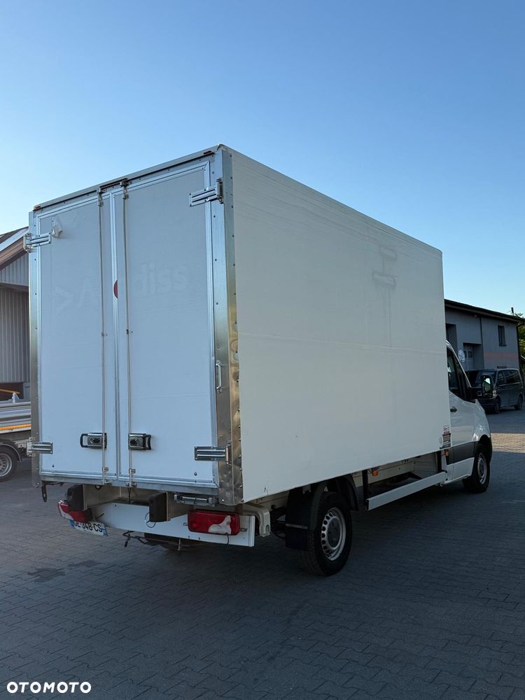 Mercedes-Benz Sprinter - 9