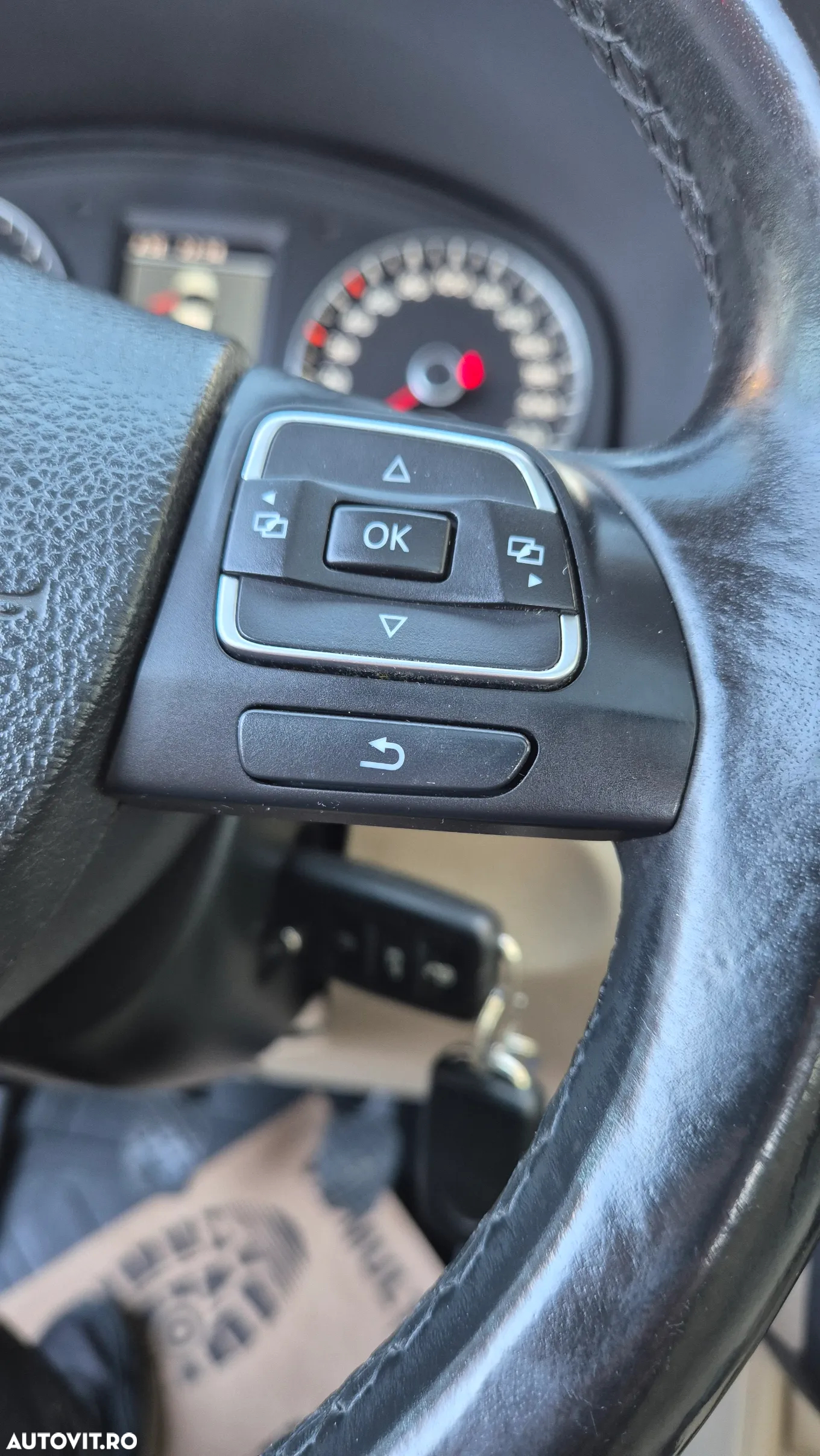 Volkswagen Touran 1.6 TDI BlueMotion Technology Highline - 26