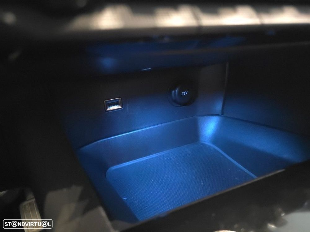 Peugeot 3008 1.5 BlueHDi Allure Pack EAT8 - 36