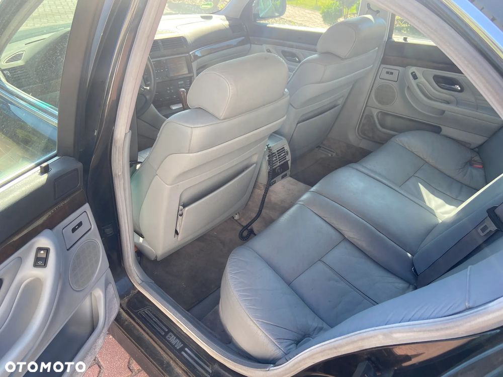 BMW Seria 7 740i V8 - 10