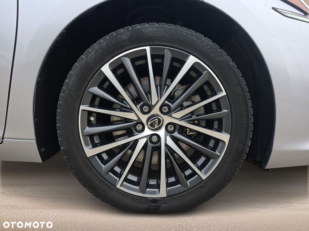 Lexus ES 300h Business Edition - 36