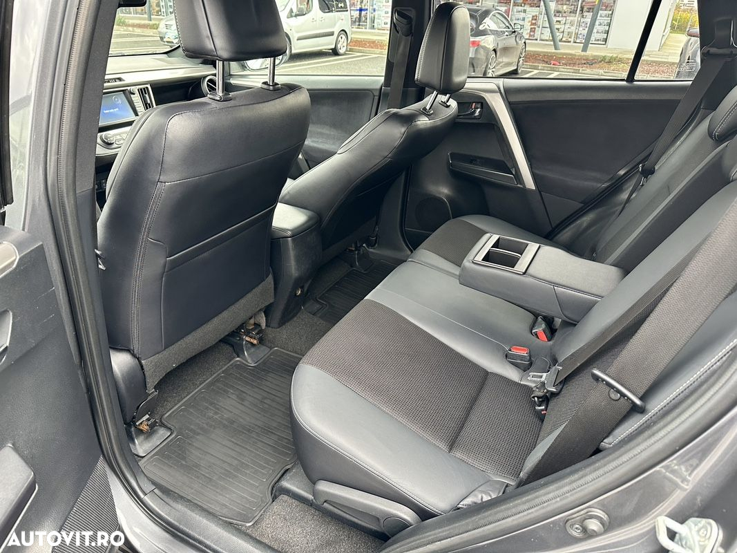 Toyota RAV4 2.0 D-4D 2WD Executive - 14