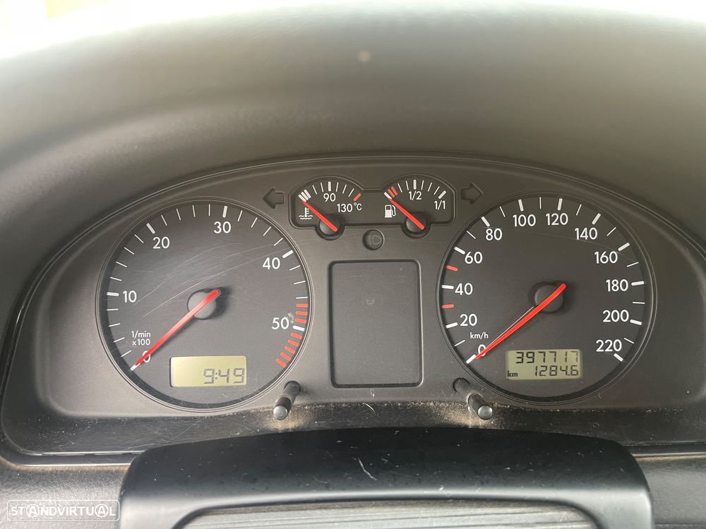 VW Passat Variant 1.9 TDi Confortline - 4