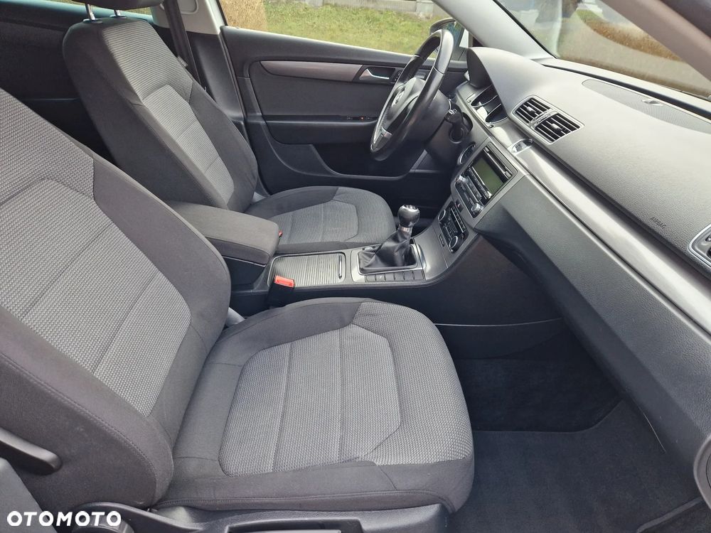 Volkswagen Passat - 38