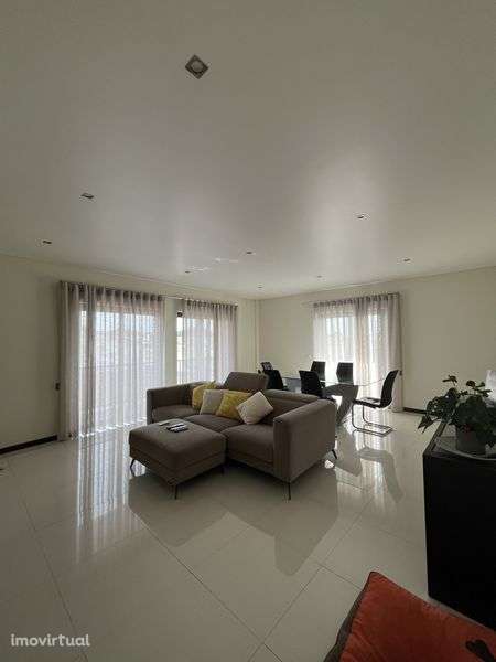 Apartamento T2 | Almeirim | Condominio Privado (Piscina e Garagem) - Grande imagem: 2/12